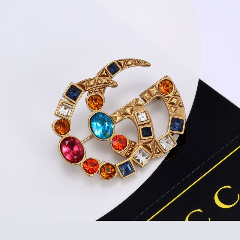 G*u*i brooches